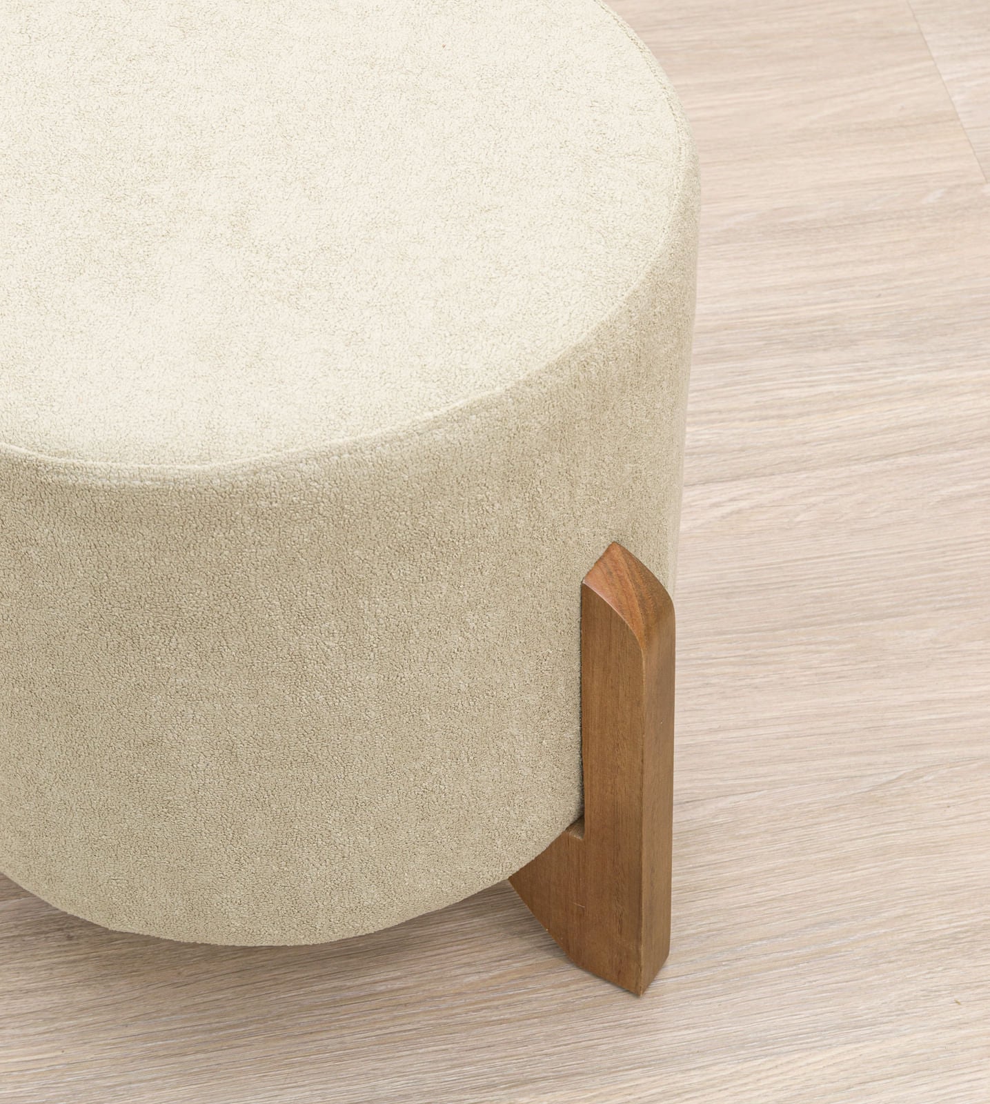 Poltrona Amamentação Maite Boucle com Puff Gariani